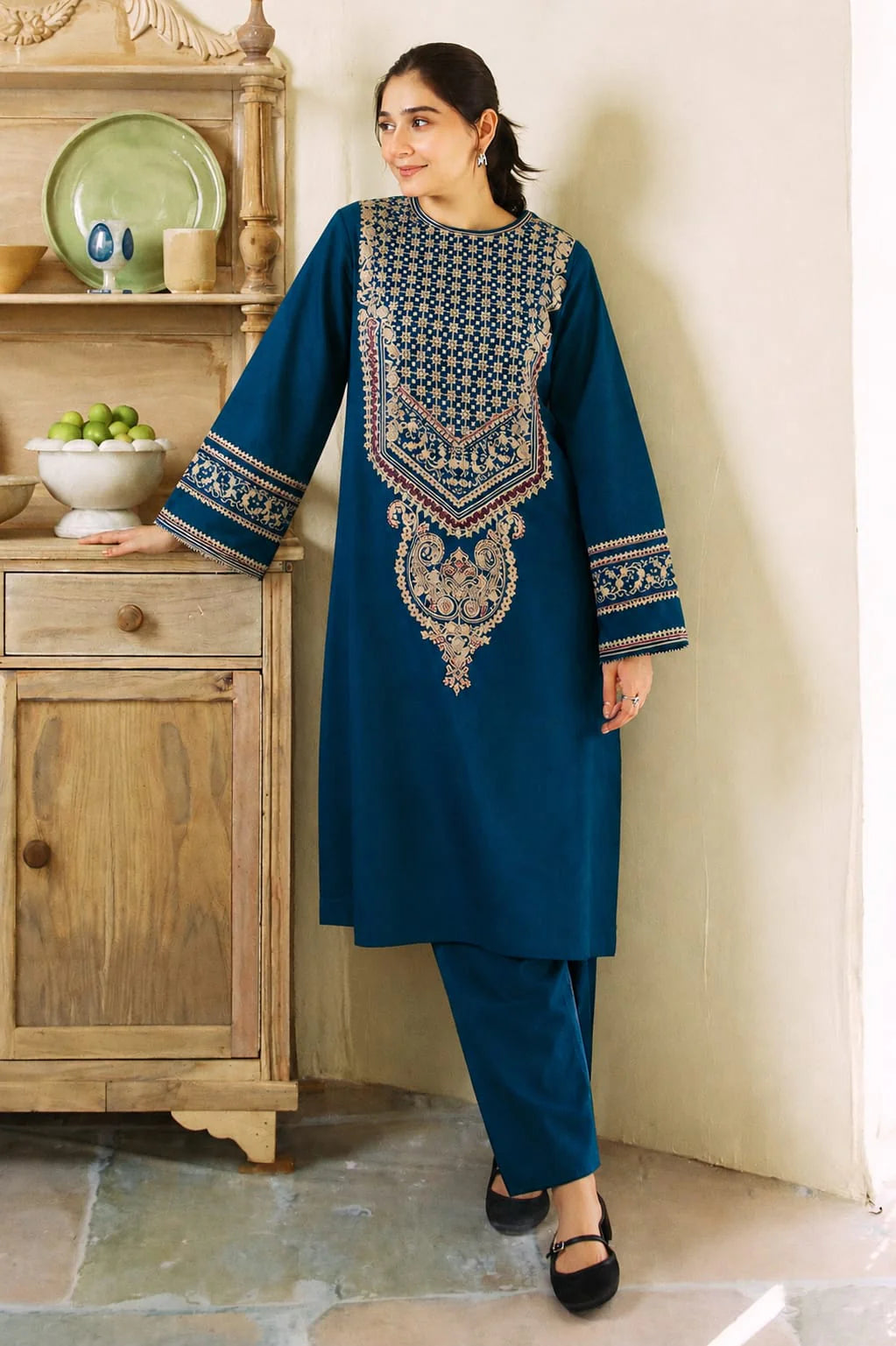EL-69 Unstitched Lawn Embroidered 2Pc Suit