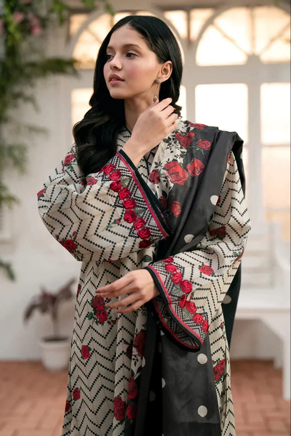 EL-BK178 Khaddar 3pc Digital Printed Suit With Digital Printed Khaddar Dupatta - ELAFF