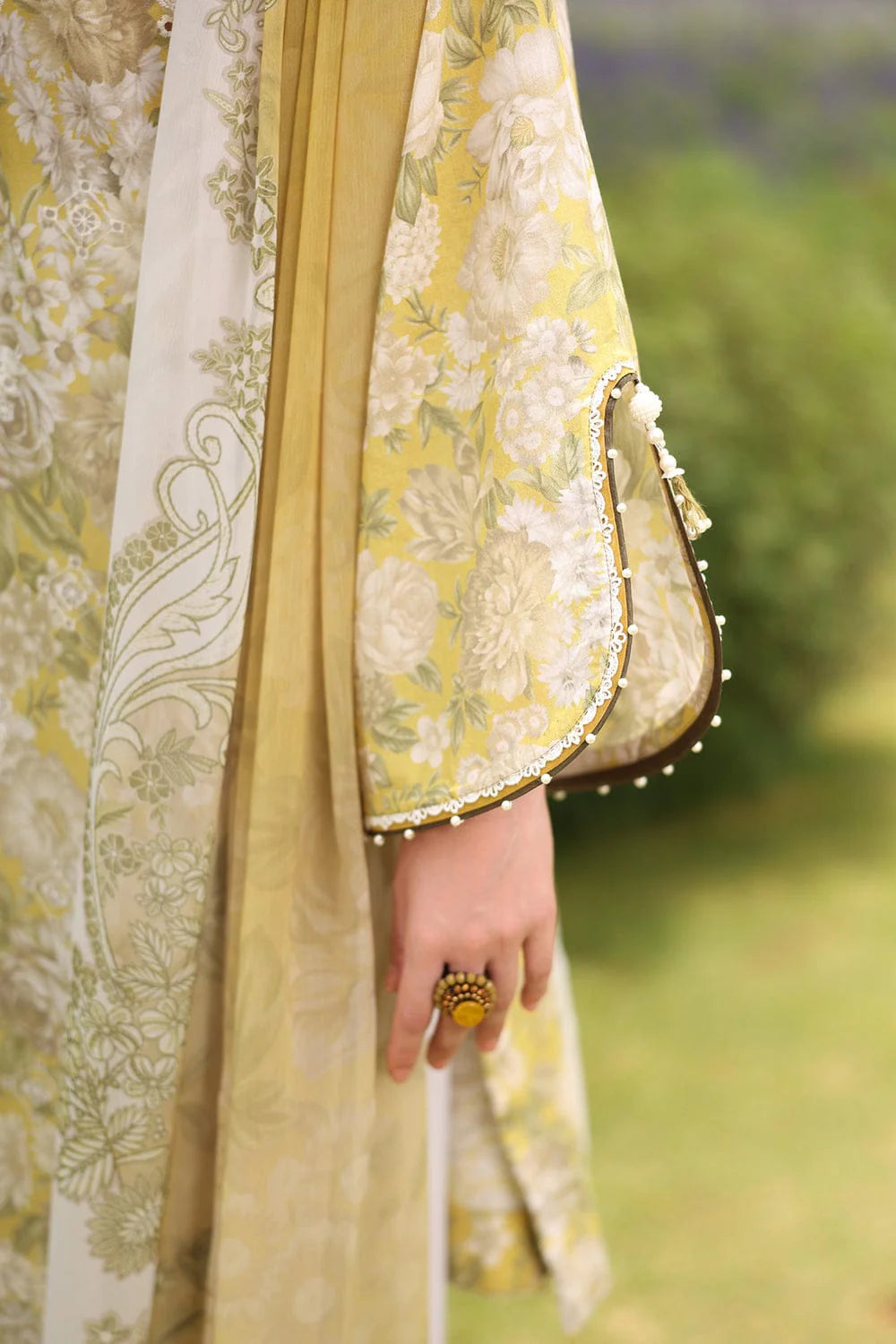 EL-BQ203 Unstitched Digital Printed Lawn Suit 3pc With Digital Printed Lawn Dupatta
