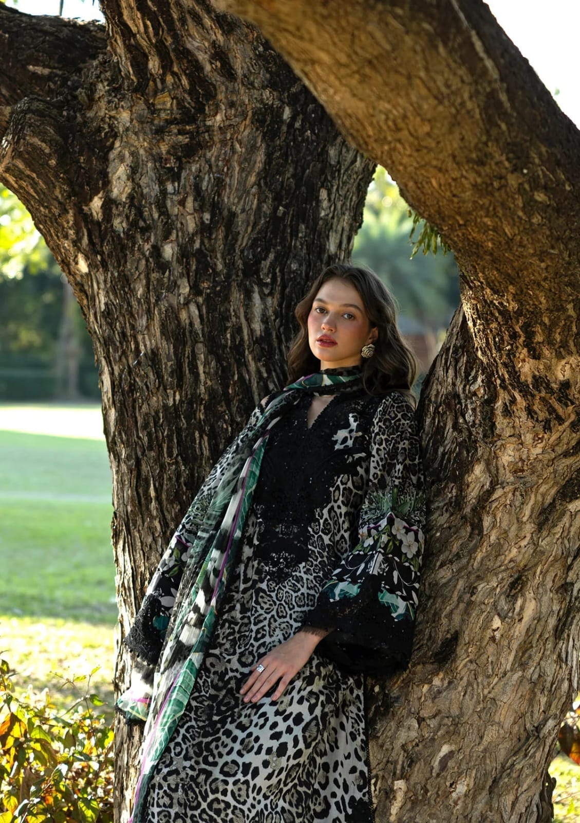 EL-EL204 Unstitched Digital Printed Lawn Suit 3pc With Digital Printed Lawn Dupatta