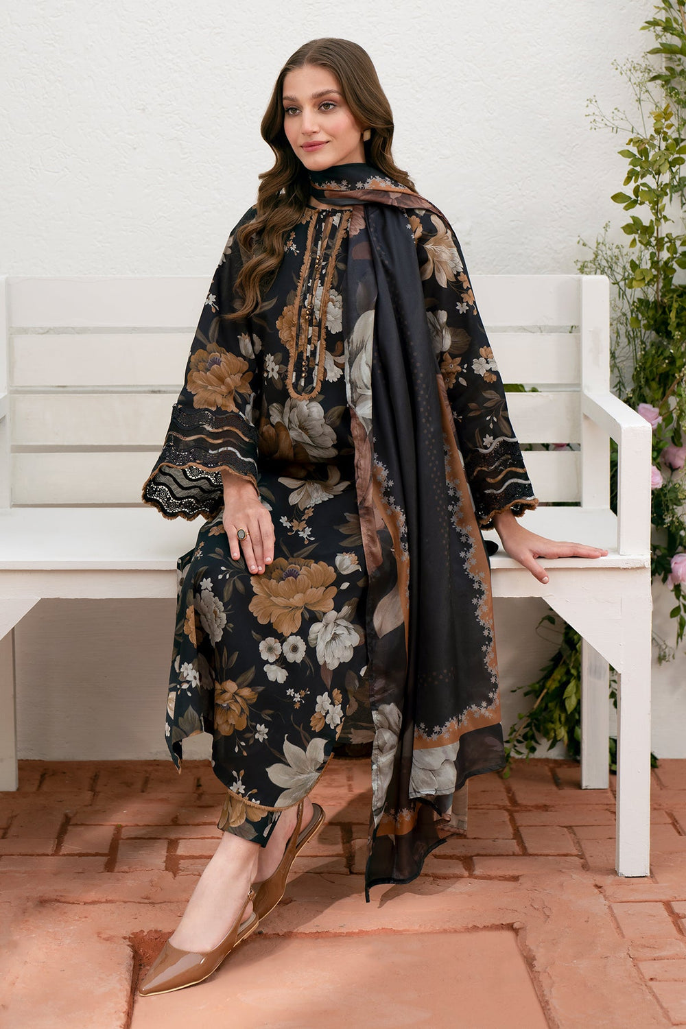 EL-BQ02 Digital Printed Khaddar Suit 3pc with Khaddar Digital Printed Dupatta & Embroidered Patches