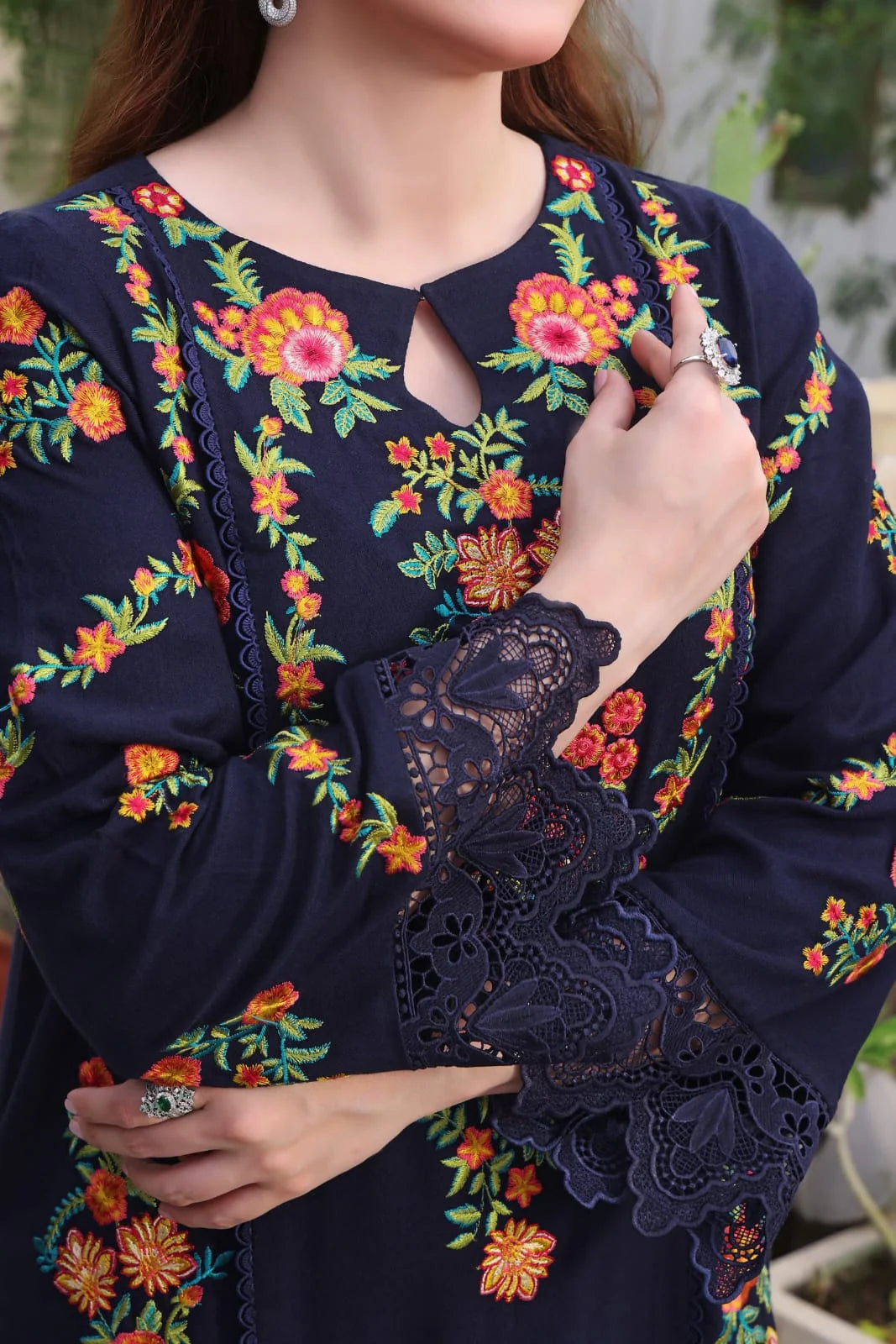 EL-225 Lawn Embroidered 3pc Suit With Cotton Lawn Digital Printed Dupatta