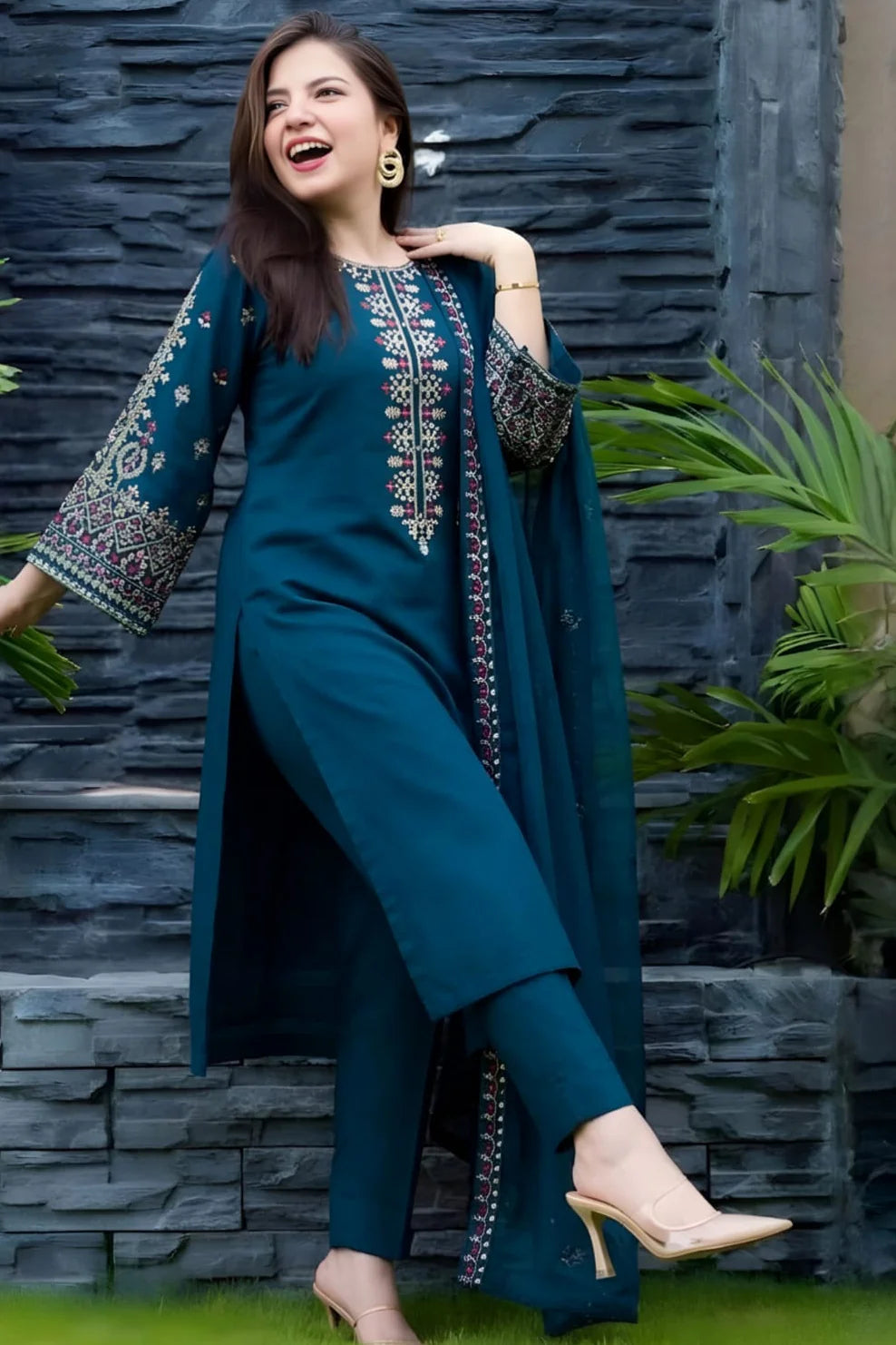 EL-585 Unstitched Embroidered Lawn Suit 3pc With Bamber Chiffon Embroidered Dupatta