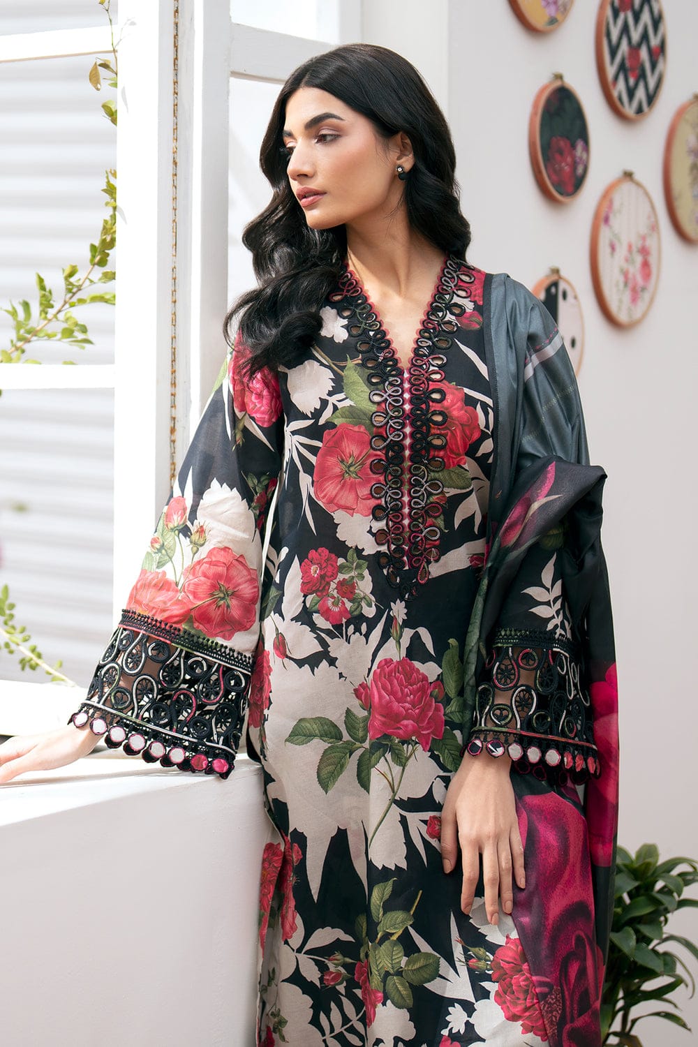 EL-BQ36 Digital Printed Khaddar Suit 3pc with Khaddar Digital Printed Dupatta - ELAFF