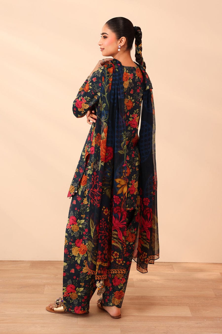 EL-BQ40 Digital Printed Khaddar Suit 3pc with Khaddar Digital Printed Dupatta & Embroidered Patches - ELAFF