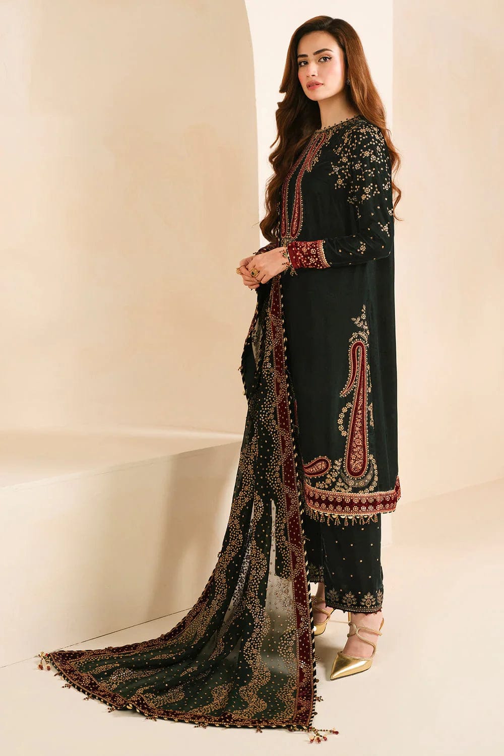 EL-999 Embroidered 9000 Micro Velvet 3Pc With Embroidered Chiffon Dupatta - ELAFF