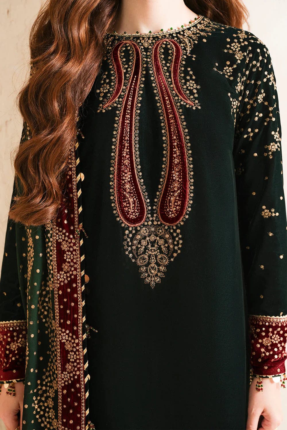 EL-999 Embroidered 9000 Micro Velvet 3Pc With Embroidered Chiffon Dupatta - ELAFF