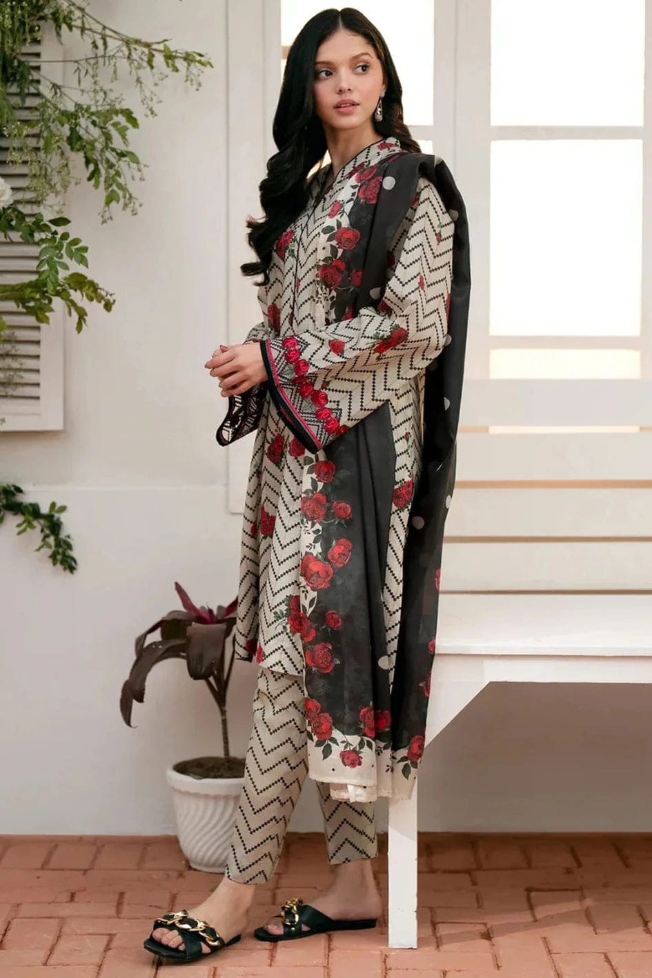 EL-BK178 Khaddar 3pc Digital Printed Suit With Digital Printed Khaddar Dupatta - ELAFF