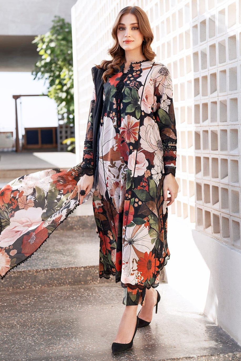 EL-BQ35 Digital Printed Khaddar Suit 3pc with Khaddar Digital Printed Dupatta & Embroidered Patches - ELAFF