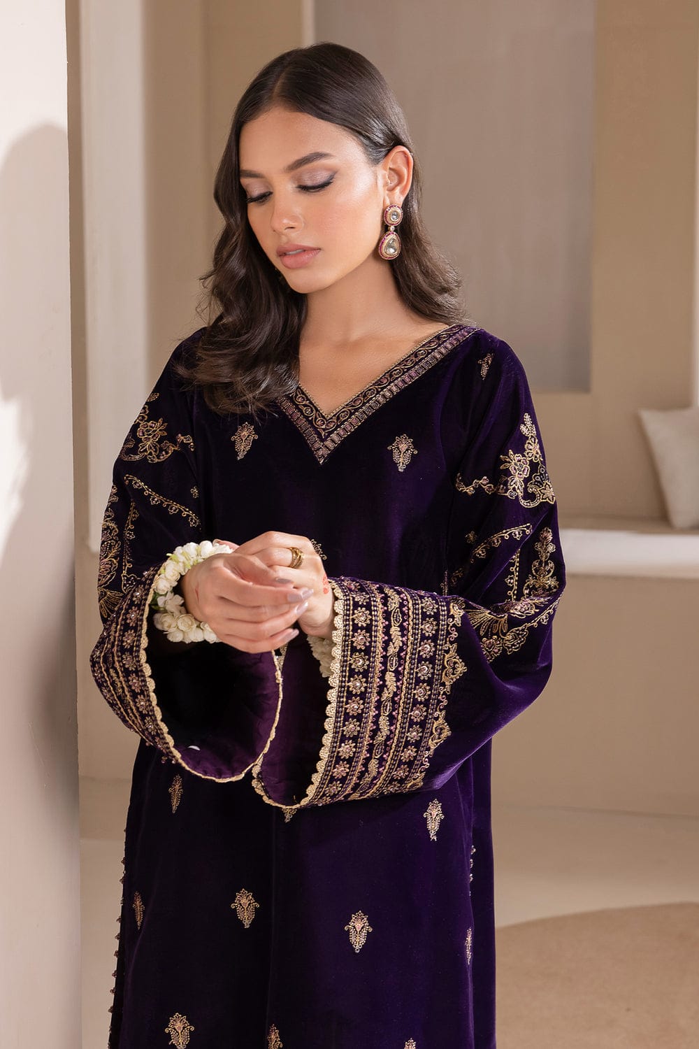 EL-1079 Embroidered 9000 Micro Velvet 3Pc With Organza Embroidered Dupatta - ELAFF