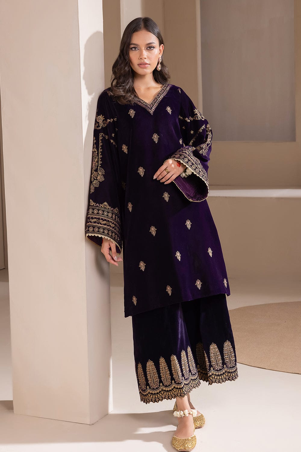 EL-1079 Embroidered 9000 Micro Velvet 3Pc With Organza Embroidered Dupatta - ELAFF