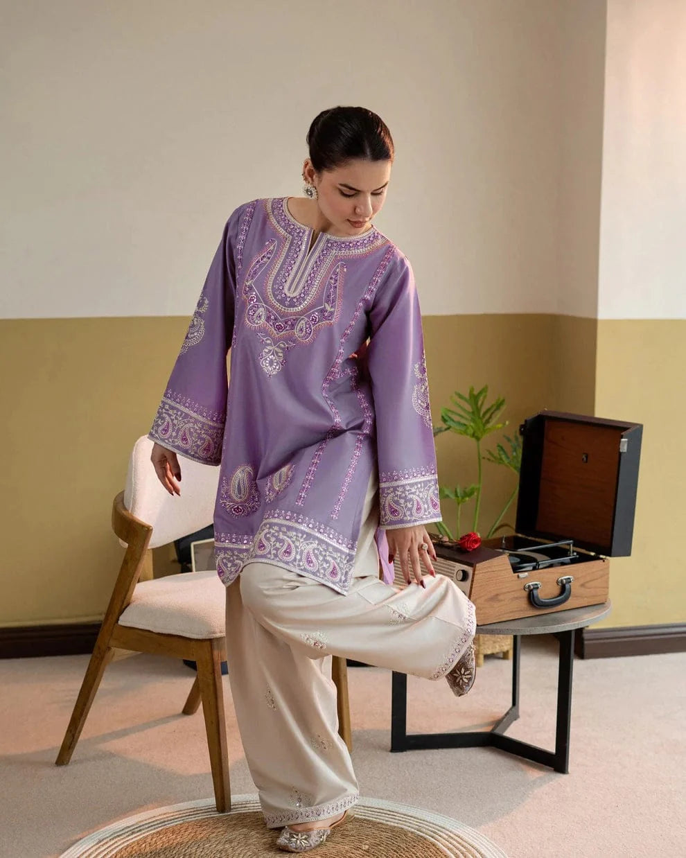 EL-MB2825 Lawn Fully Sequence Embroidered 2pc Embroidered Trouser as well