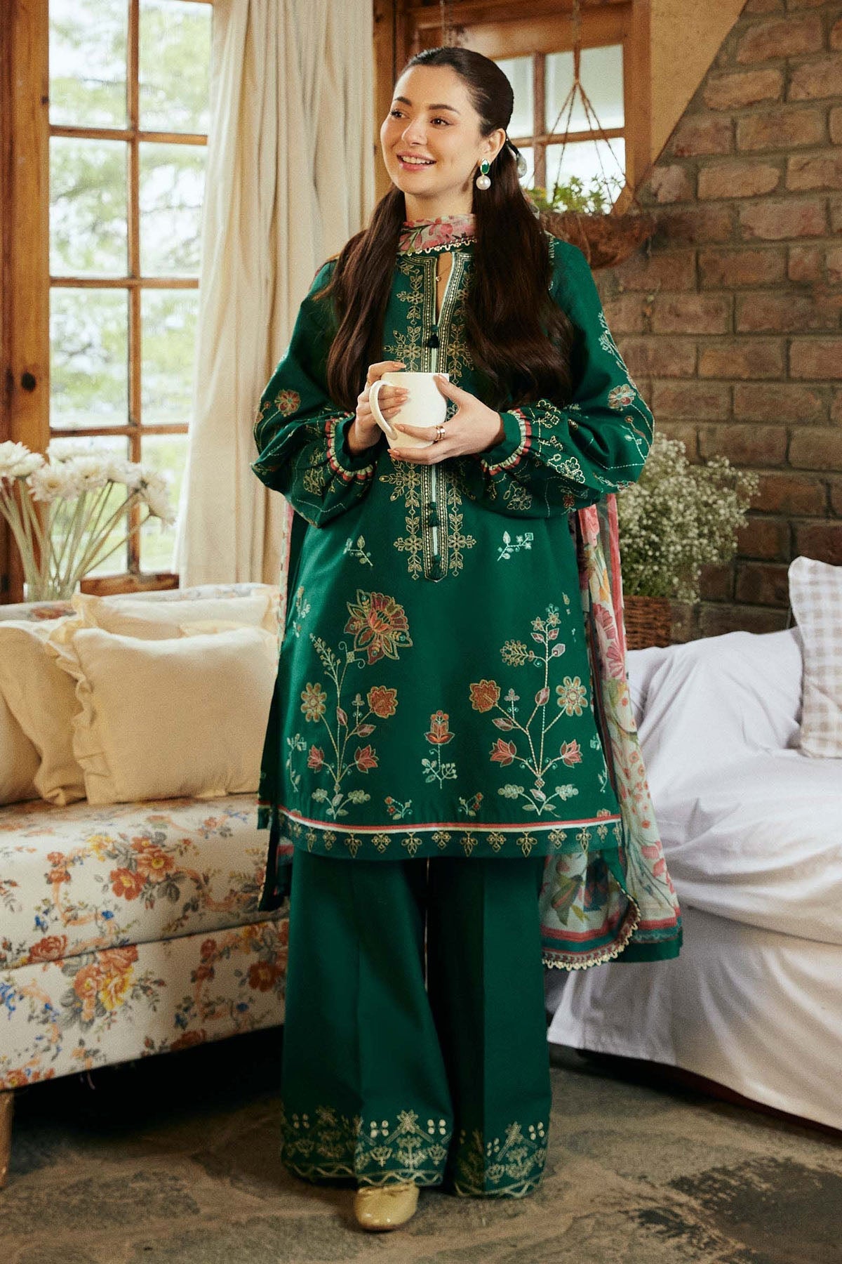 EL_ZS1902 Lawn Unstitched Embroidered 3pc Suit With Lawn Digital Printed Dupatta