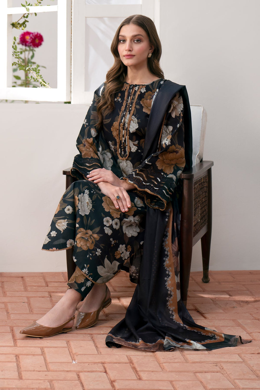 EL-BQ02 Digital Printed Khaddar Suit 3pc with Khaddar Digital Printed Dupatta & Embroidered Patches