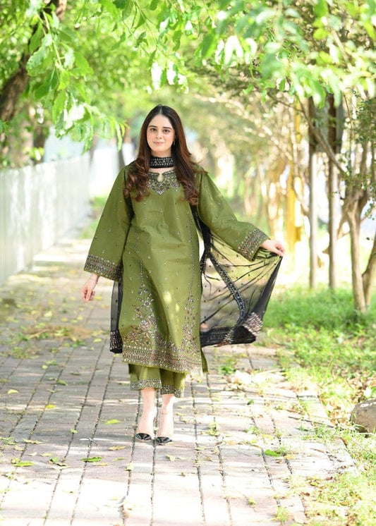 EL-89333 Lawn Embroidered 3pc Suit With Bamber Chiffon Embroidered Dupatta