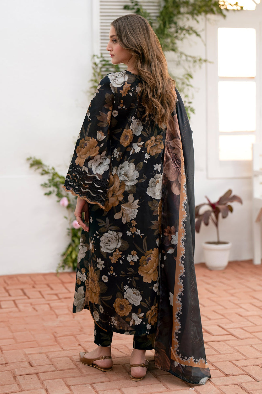 EL-BQ02 Digital Printed Khaddar Suit 3pc with Khaddar Digital Printed Dupatta & Embroidered Patches
