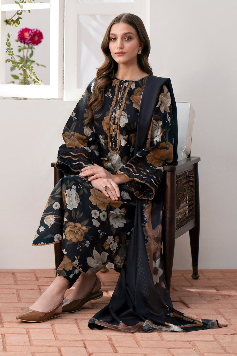EL-BQ02 Digital Printed Khaddar Suit 3pc with Khaddar Digital Printed Dupatta & Embroidered Patches