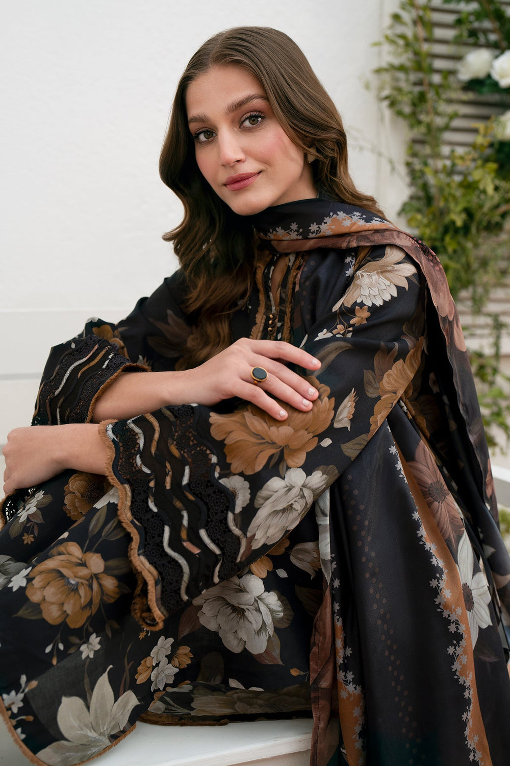EL-BQ02 Digital Printed Khaddar Suit 3pc with Khaddar Digital Printed Dupatta & Embroidered Patches
